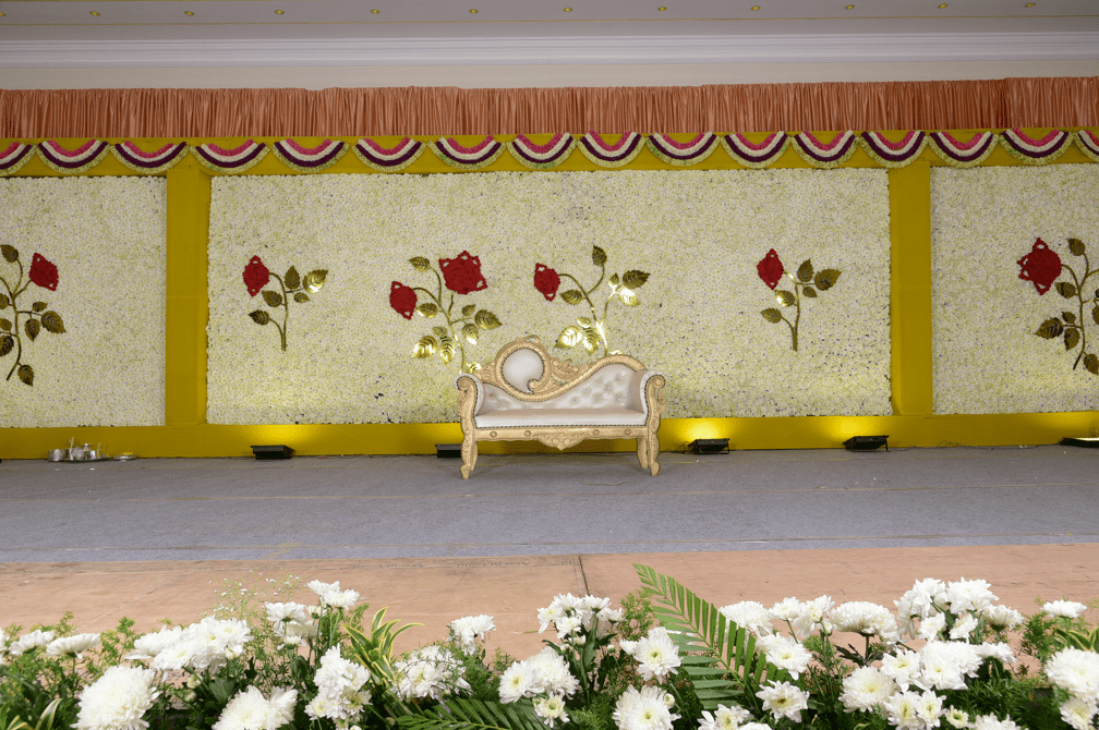 facilities in varshini palace